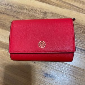 Tory Burch Robinson Medium Wallet in red